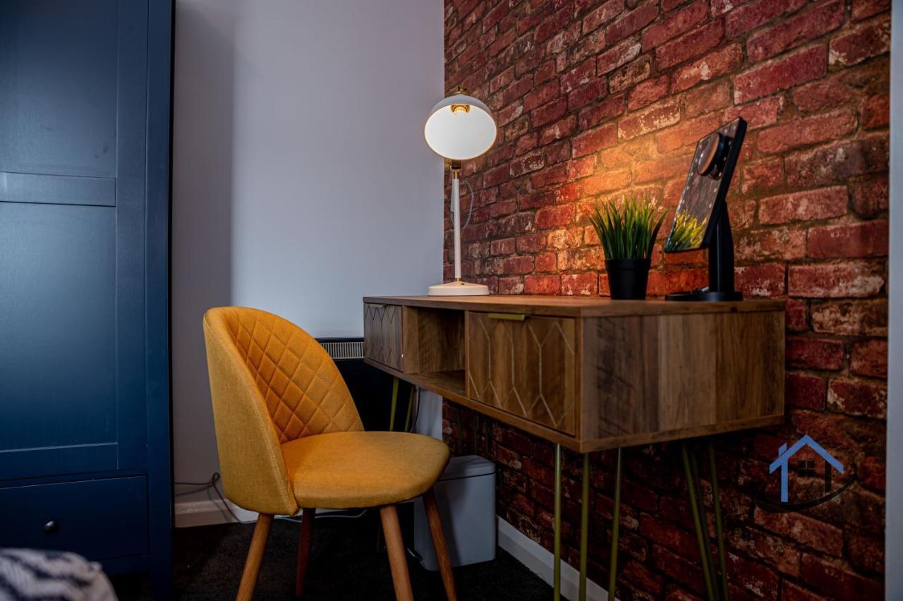 Flat 5, Super King Bed, Free Parking, Workspace, Free Wi-Fi Nottingham Bagian luar foto