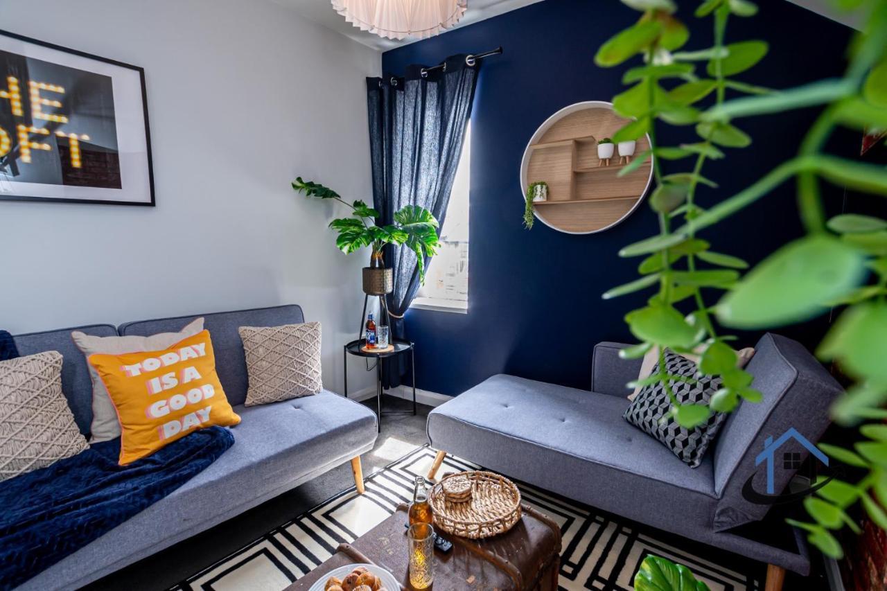Flat 5, Super King Bed, Free Parking, Workspace, Free Wi-Fi Nottingham Bagian luar foto