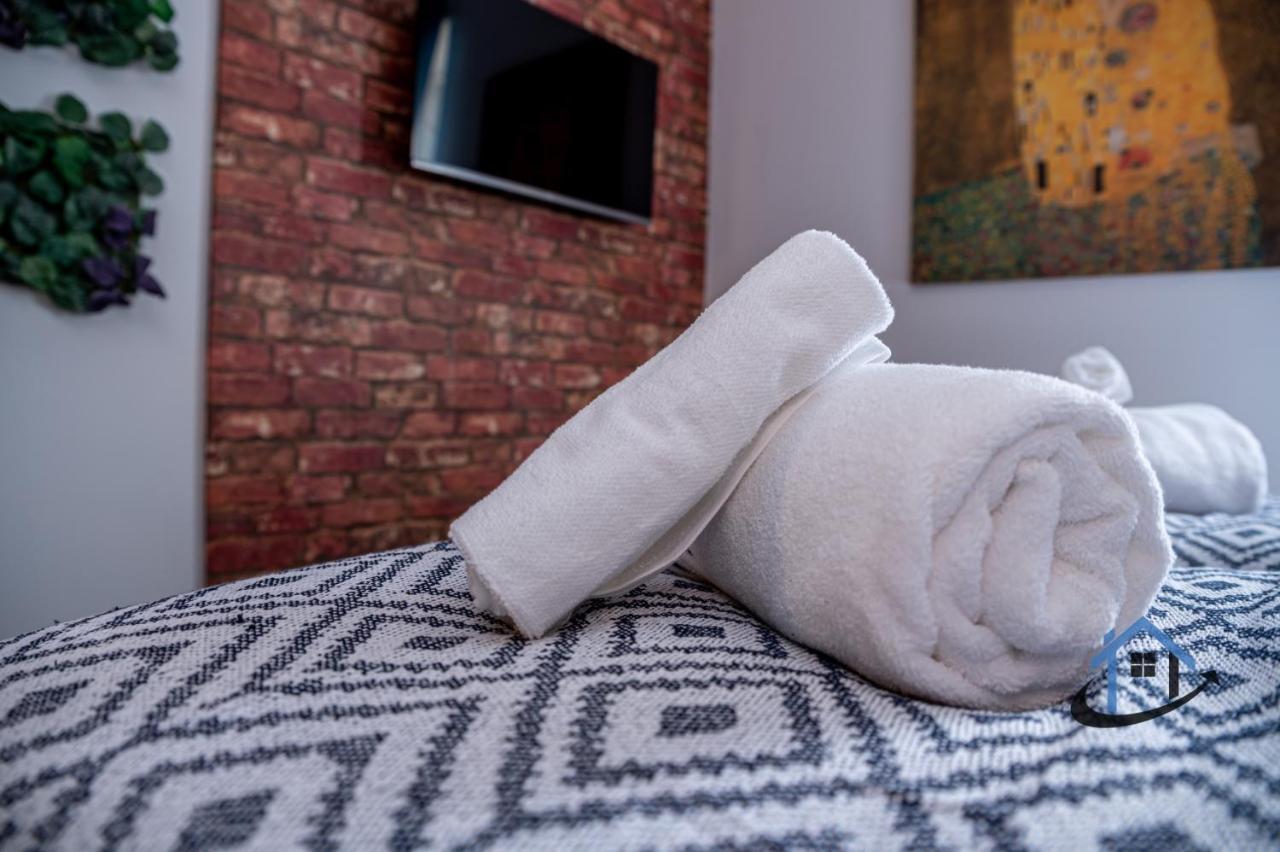 Flat 5, Super King Bed, Free Parking, Workspace, Free Wi-Fi Nottingham Bagian luar foto