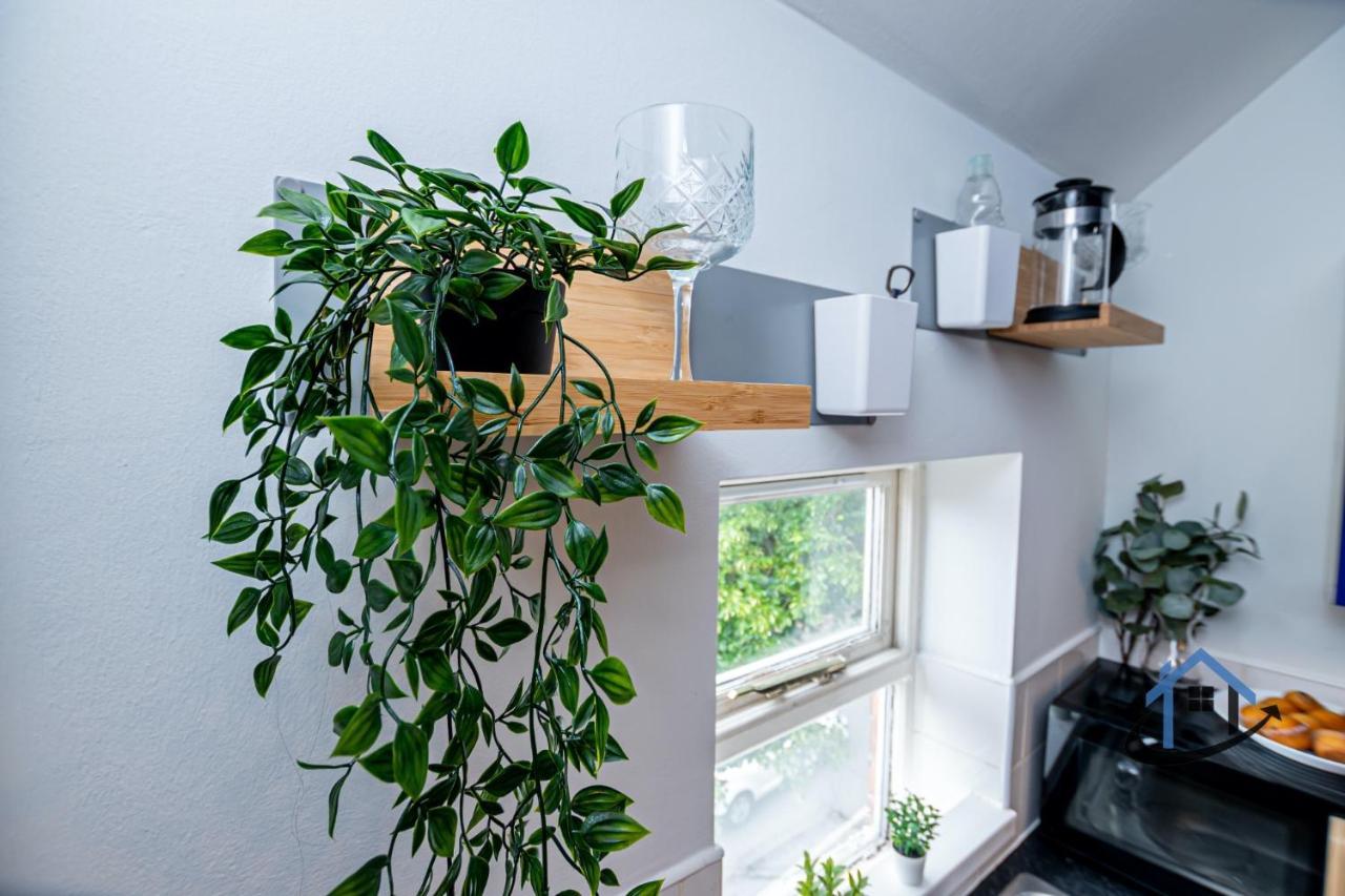 Flat 5, Super King Bed, Free Parking, Workspace, Free Wi-Fi Nottingham Bagian luar foto